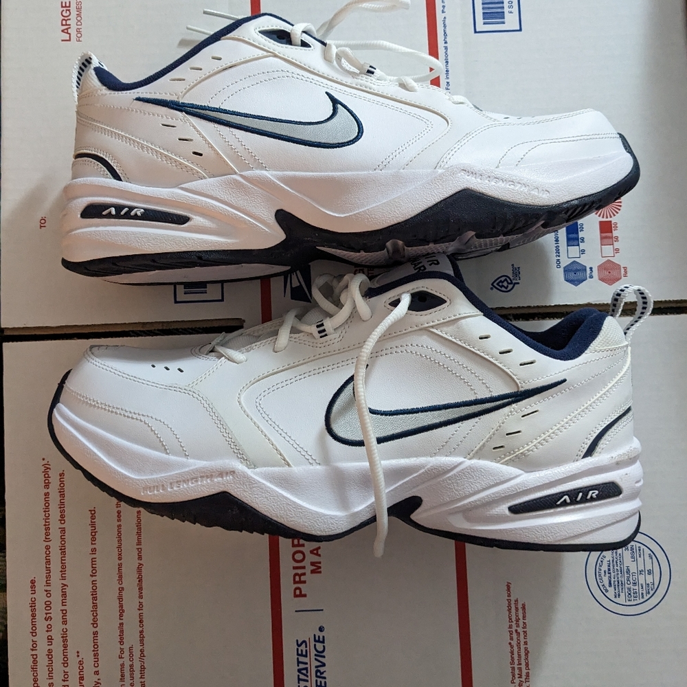 Nike Air Monarch IVMen's Training Shoes